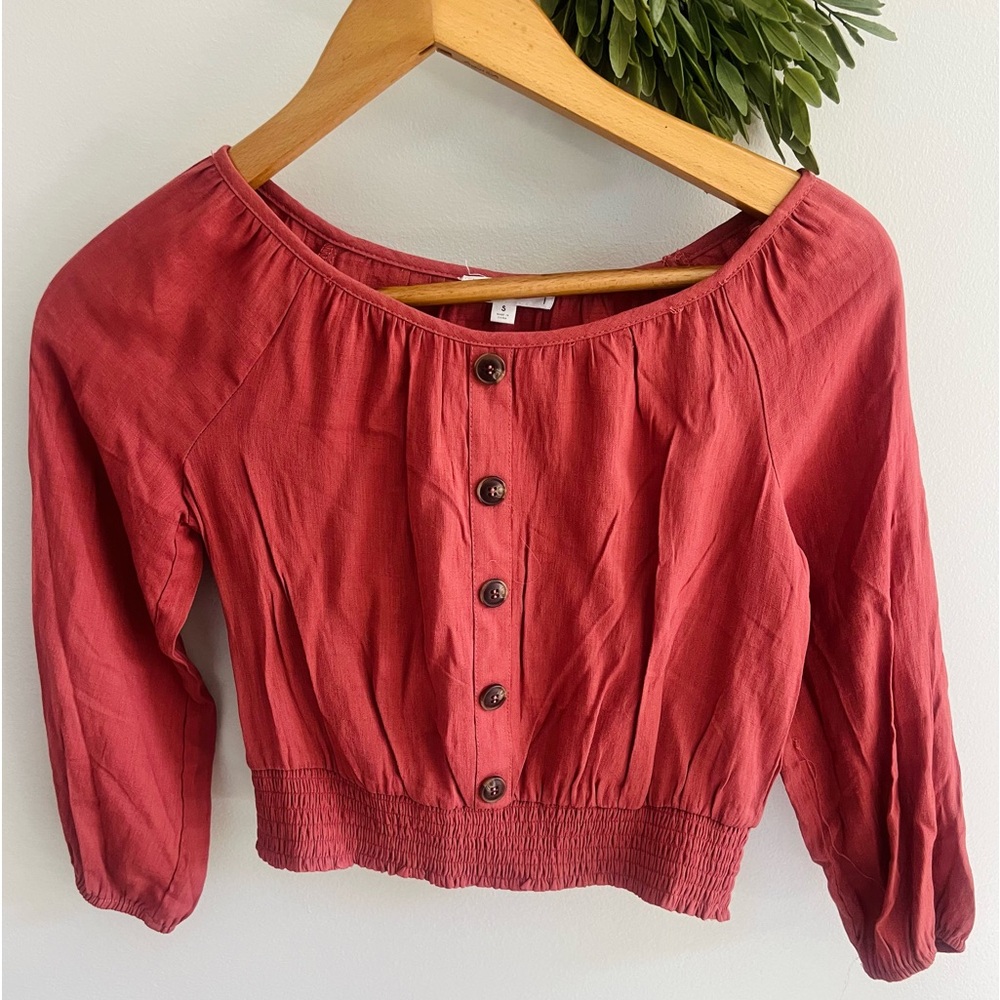 E & M  Coral button front Cropped Top
Size Small
